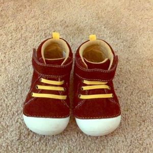 Stride rite size 6 toddler sneaker